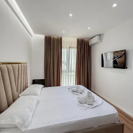 Lux At Arlis Apartman