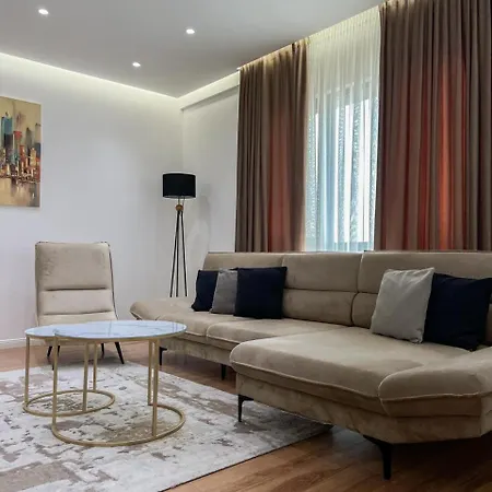 Lux At Arlis Apartman