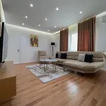 Lux At Arlis Apartment Tirana