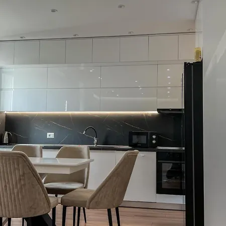 Lux At Arlis Tirana