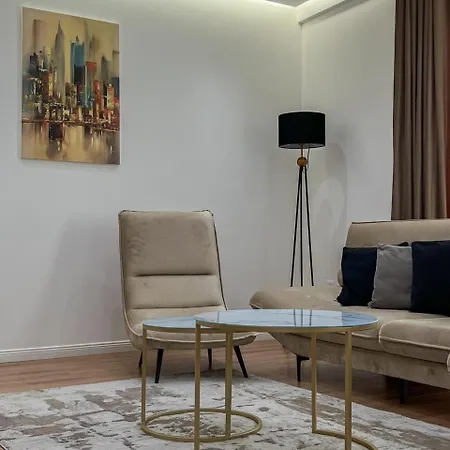 Lux At Arlis Apartament *