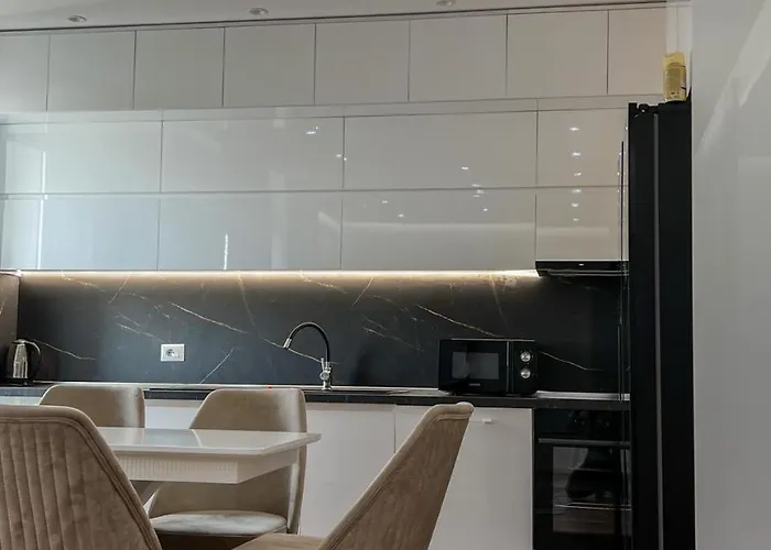 Lux At Arlis Tirana