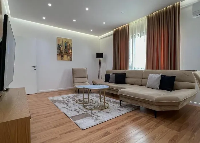 Lux At Arlis Apartmán Tirana